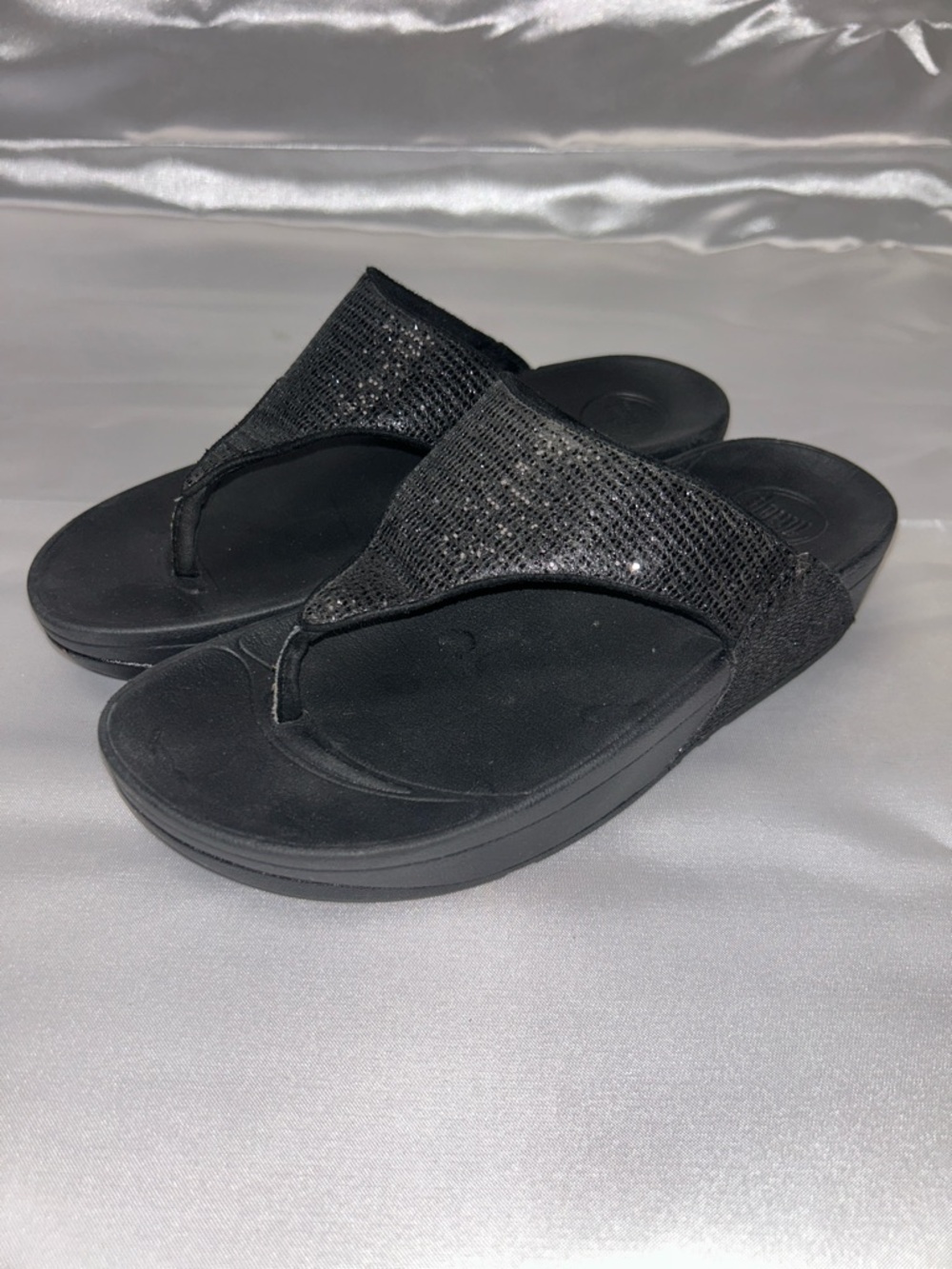 FitFlop Style 639-001 Black Glitter Toe Post Sandals Fitness Flip Flops | Size 7